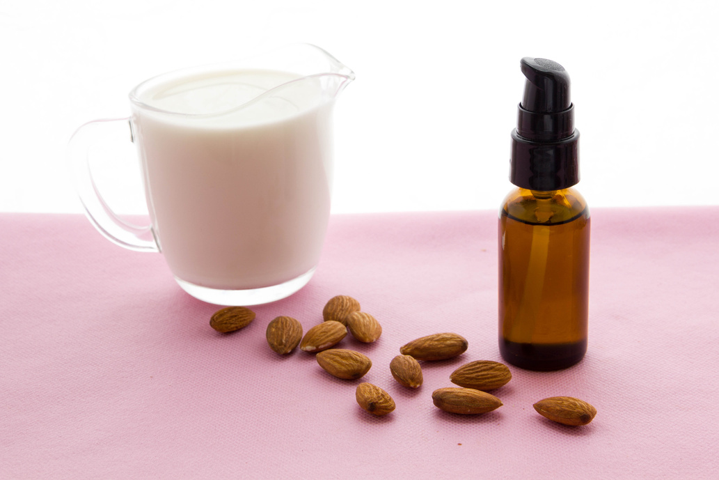 Almond milk with and oil almond lactose free